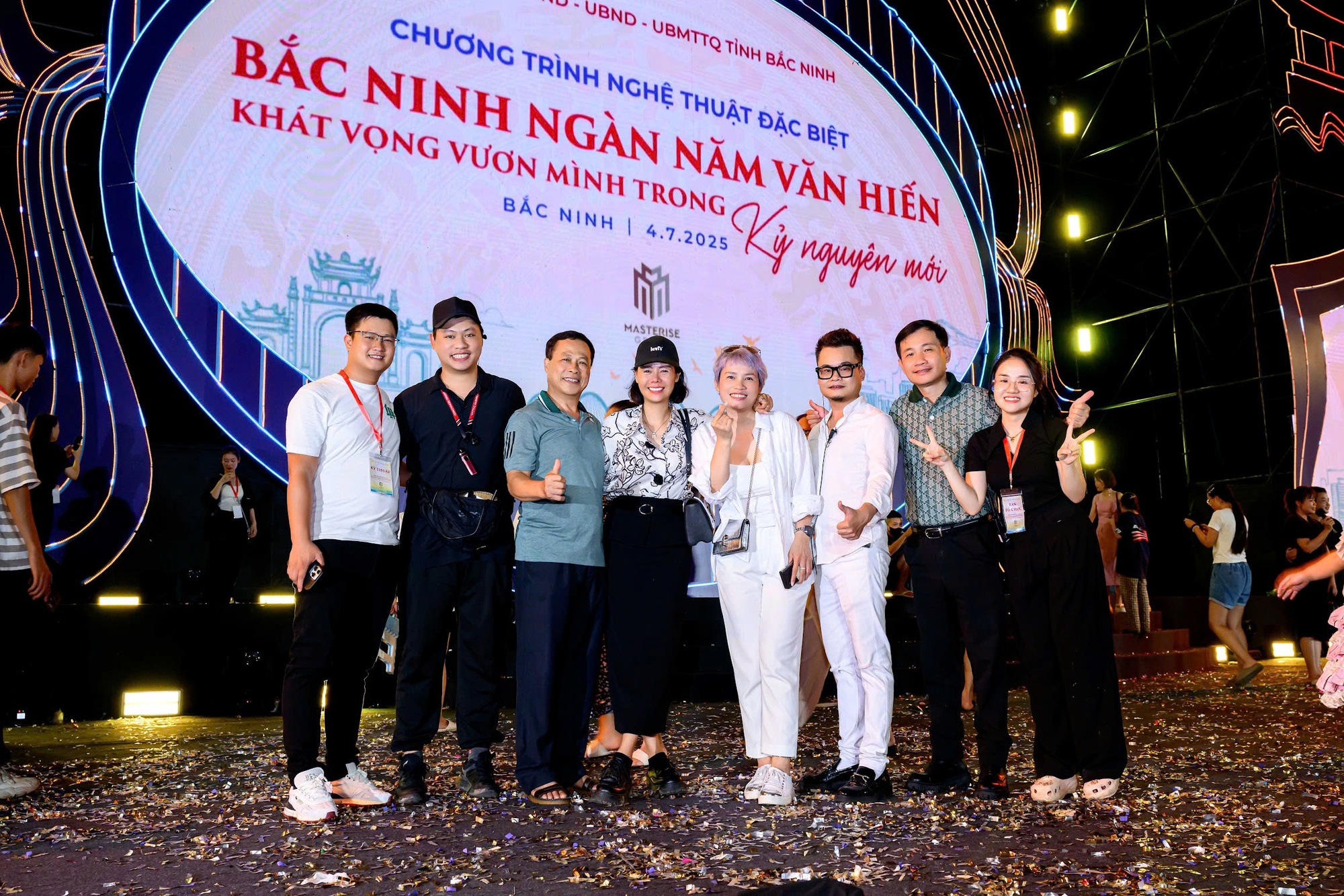 Đạo diễn Thu Hoài sụt 3kg vì concert tỉnh Bắc Ninh, tiết lộ về sự có mặt ở phút 89 của Hòa Minzy - Ảnh 9.