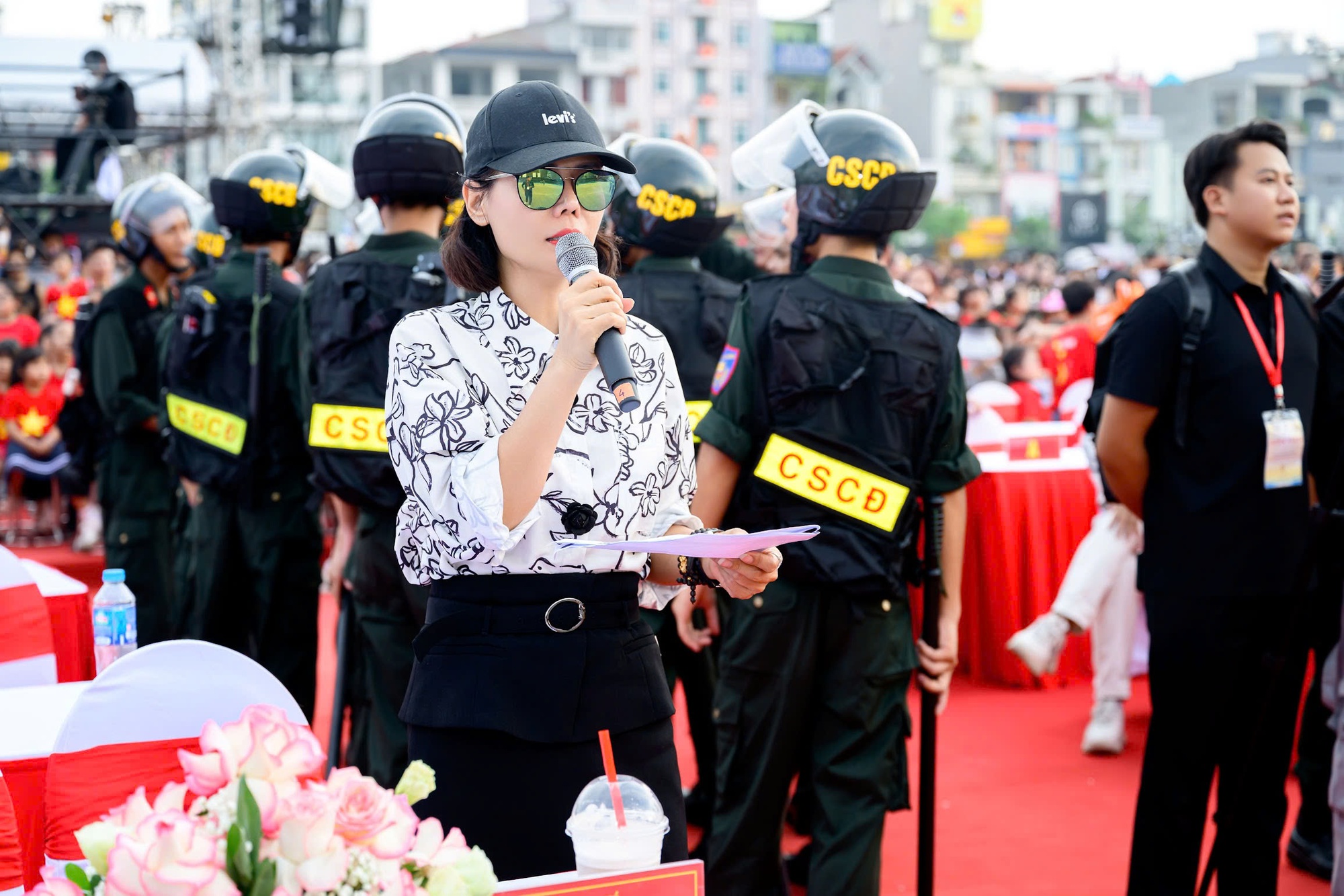 Đạo diễn Thu Hoài sụt 3kg vì concert tỉnh Bắc Ninh, tiết lộ về sự có mặt ở phút 89 của Hòa Minzy - Ảnh 3.
