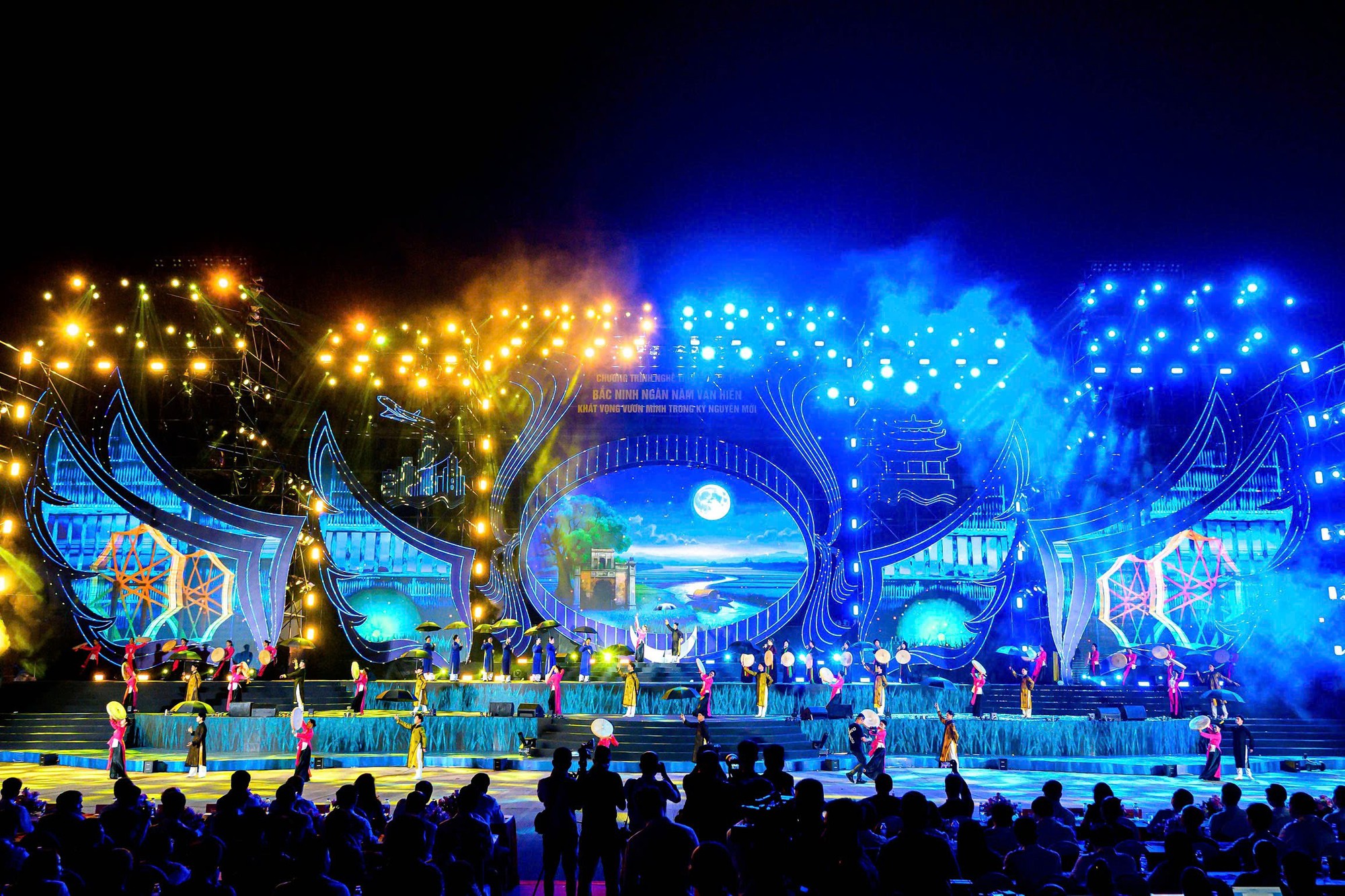 Đạo diễn Thu Hoài sụt 3kg vì concert tỉnh Bắc Ninh, tiết lộ về sự có mặt ở phút 89 của Hòa Minzy - Ảnh 6.