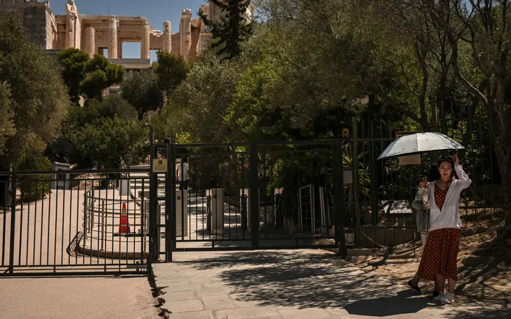 Hy lạp đóng cửa một phần di tích Acropolis trong đợt nắng nóng như thiêu đốt - Ảnh 1.