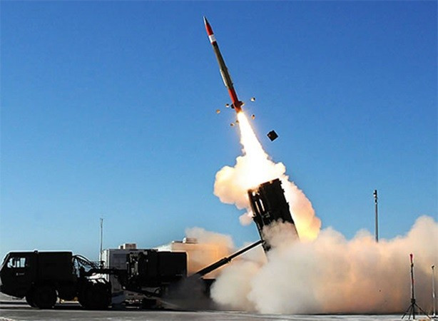 Tổng thống Trump cam kết gửi 10 tên lửa Patriot tới Ukraine ngay lập tức - Ảnh 2.