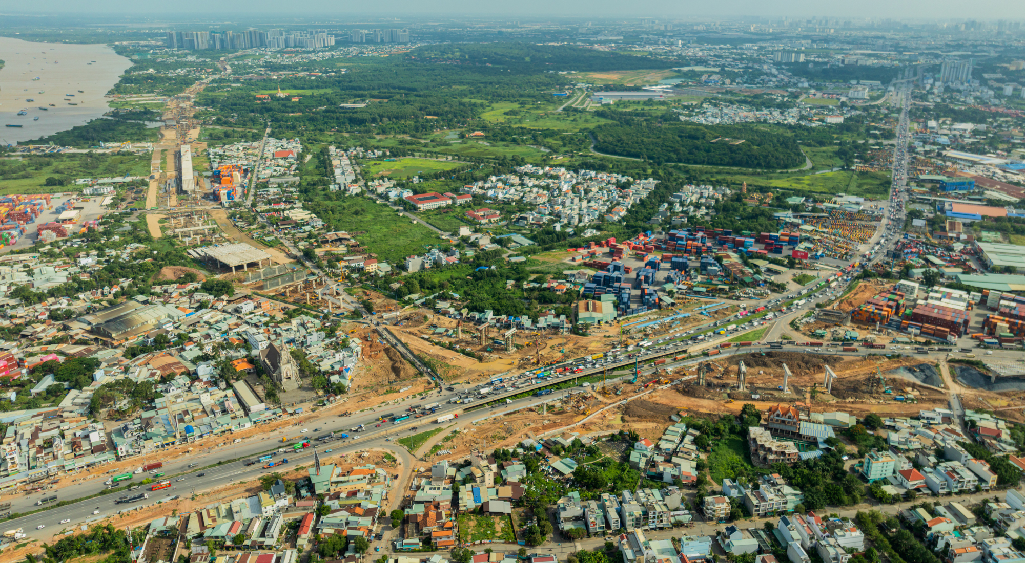 Toàn cảnh đoạn trên cao duy nhất của đường Vành đai 3: Phiến dầm dài như bể bơi liên tục được lắp đặt, sắp chạy xuyên qua đại đô thị của Vinhomes - Ảnh 3.