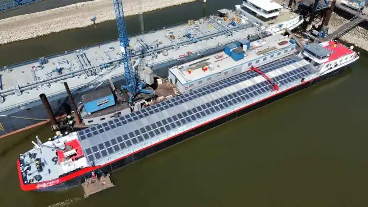 Đức hạ thủy t&agrave;u chở h&agrave;ng hybrid năng lượng mặt trời đầu ti&ecirc;n tr&ecirc;n thế giới - Ảnh 1.