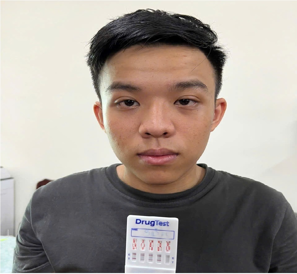 Triệt phá đường dây mua bán ma tuý lớn từ Campuchia về Đồng Nai, thu giữ súng và đạn - Ảnh 2.