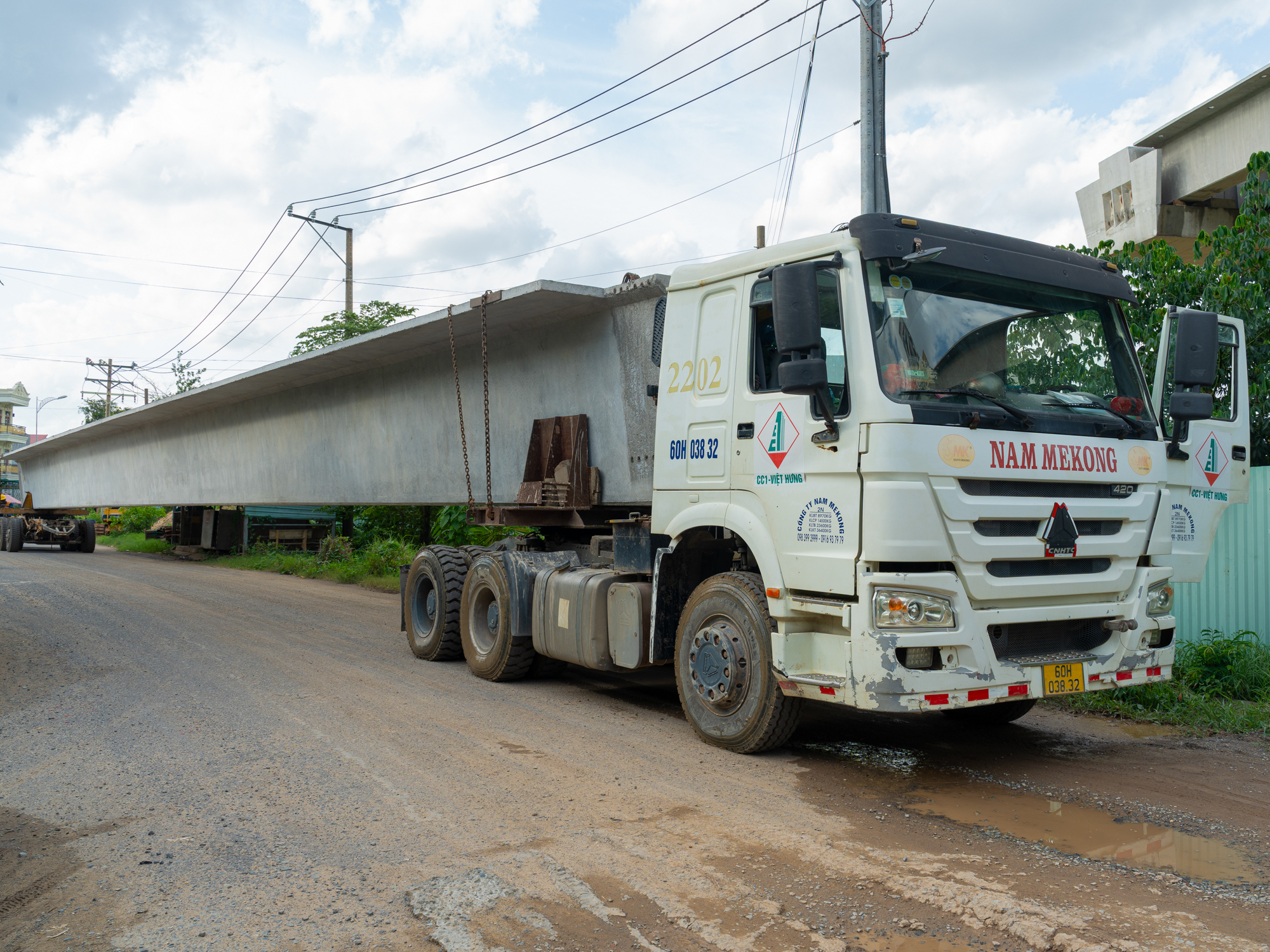 Toàn cảnh đoạn trên cao duy nhất của đường Vành đai 3: Phiến dầm dài như bể bơi liên tục được lắp đặt, sắp chạy xuyên qua đại đô thị của Vinhomes - Ảnh 7.