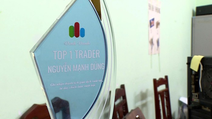 Dùng nhẫn kim cương mỹ ký, mô hình khóa siêu xe... để lừa đầu tư tiền ảo hơn 2.600 tỉ đồng- Ảnh 5.