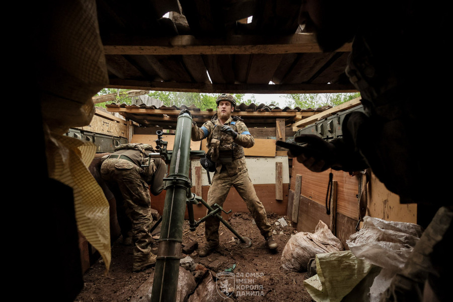 Qu&acirc;n đo&agrave;n 11 bảo vệ Chasiv Yar trước c&aacute;c cuộc tấn c&ocirc;ng của qu&acirc;n Nga - Ảnh 1.