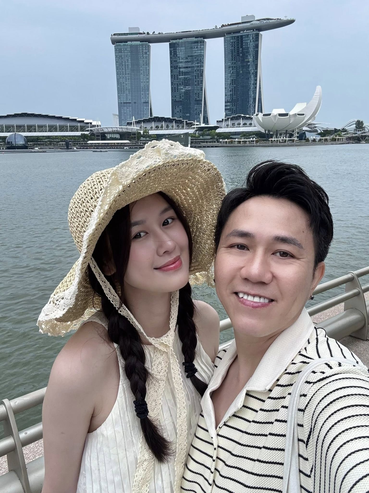 Vợ Anh Đức suýt bị xe đụng, biểu cảm liếc xéo sau đó thổi bùng tranh cãi!- Ảnh 4. Vợ Anh Đức suýt bị xe đụng, biểu cảm liếc xéo sau đó thổi bùng tranh cãi!- Ảnh 4.