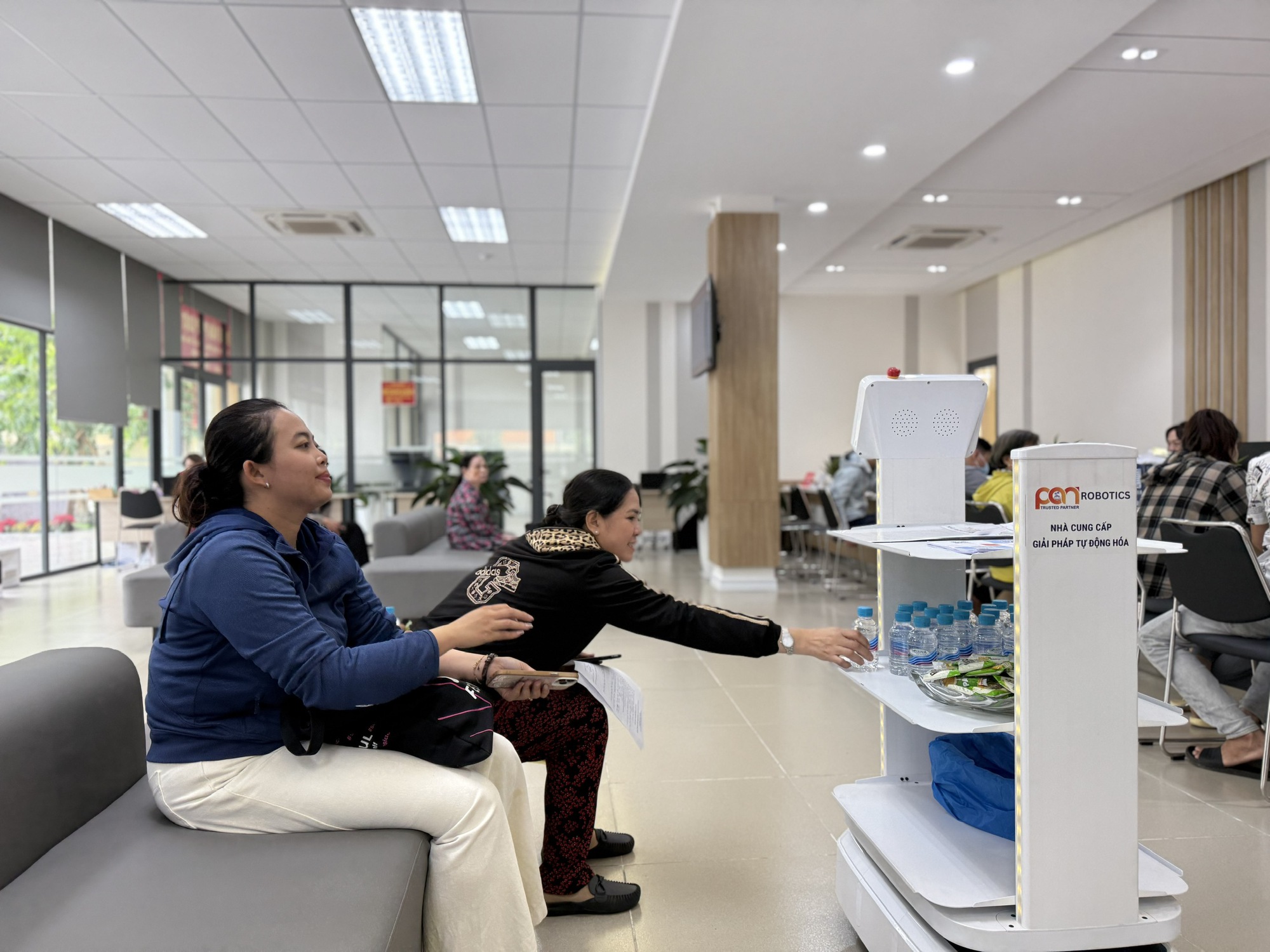 TP HCM triển khai thủ tục phi địa giới h&agrave;nh ch&iacute;nh tại Trung t&acirc;m phục vụ h&agrave;nh ch&iacute;nh c&ocirc;ng - Ảnh 4.