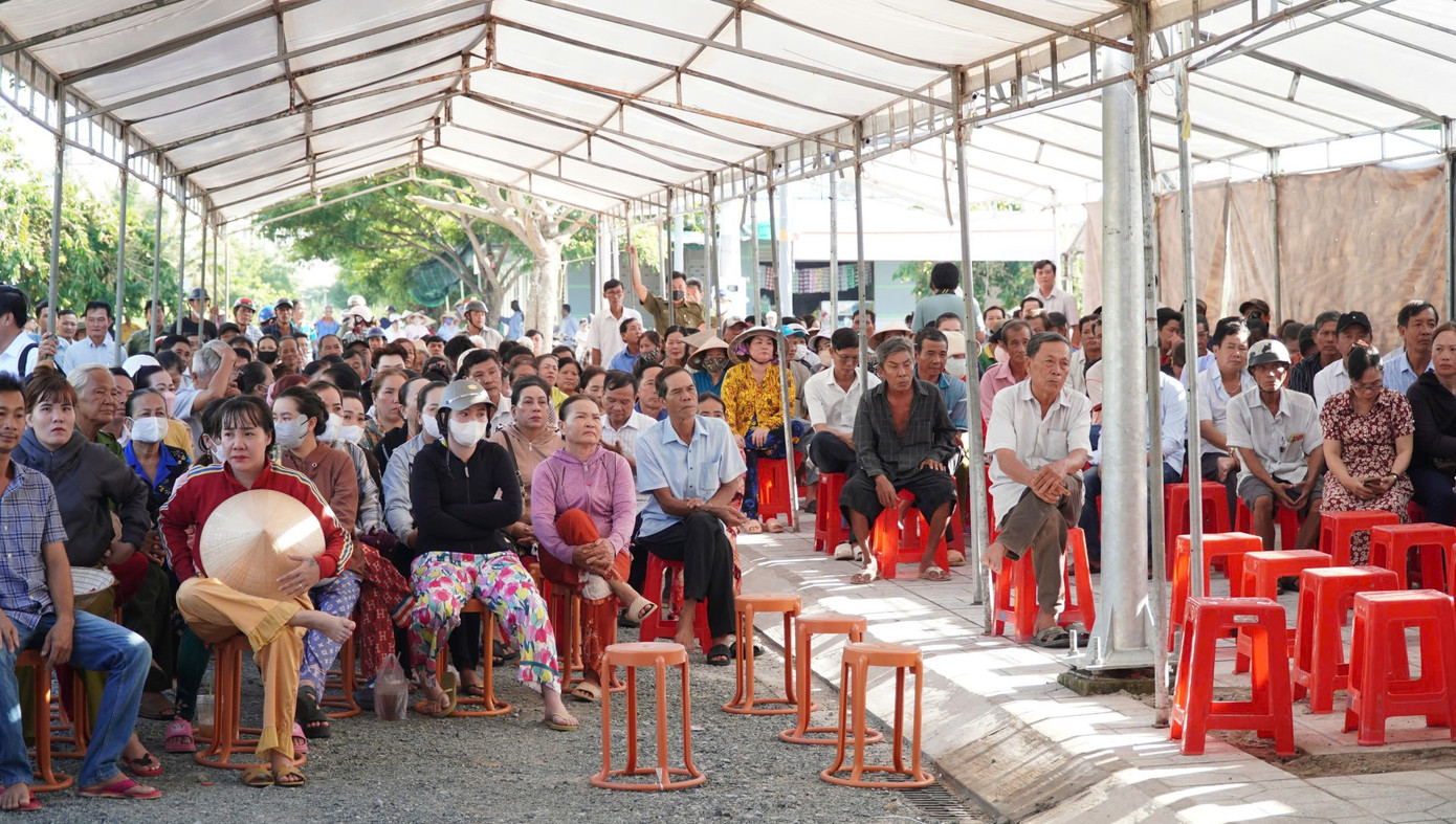 Xét xử Bùi Hồng Nhi đánh đại úy công an: Hình phạt 1 năm tù giam - Ảnh 2.