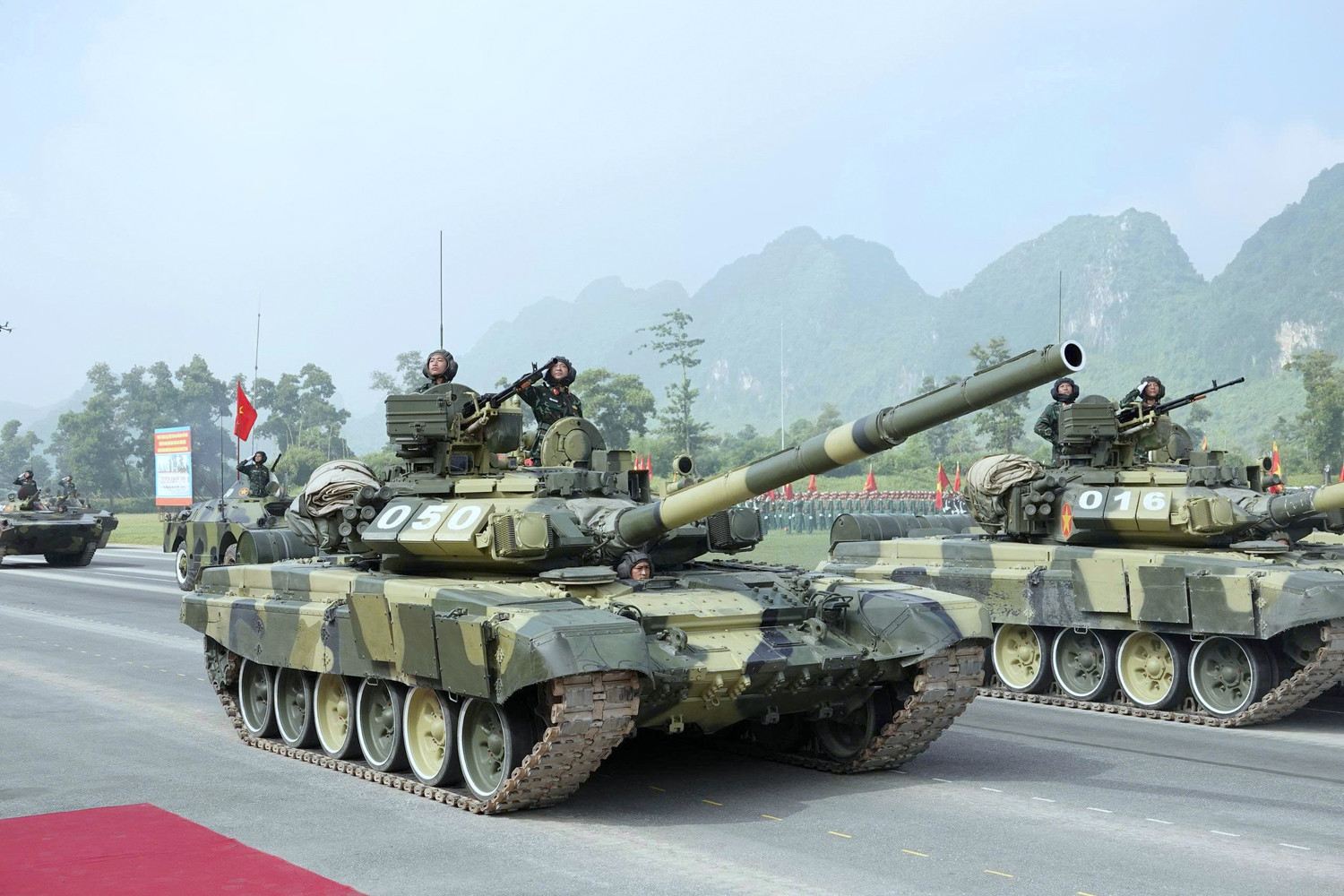 'Xe tăng bay' T-90 của QĐND Việt Nam tham gia diễu binh 2/9: Động cơ 1.000 mã lực, tầm hoạt động 550km - Ảnh 1.