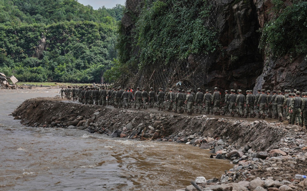 Cặp đ&ocirc;i du kh&aacute;ch Việt tử vong ở Hy Lạp do cứu nhau giữa gi&oacute; mạnh - Ảnh 2.