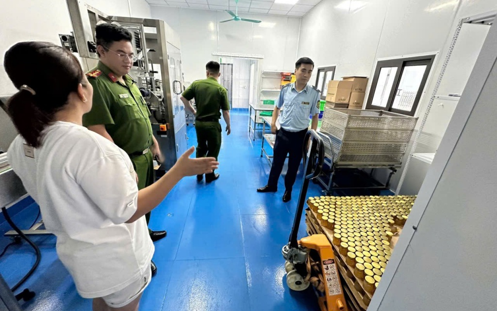 TP HCM: Bắt giữ đối tượng truy n&atilde; lẩn trốn tr&ecirc;n t&agrave;u c&aacute; - Ảnh 2.