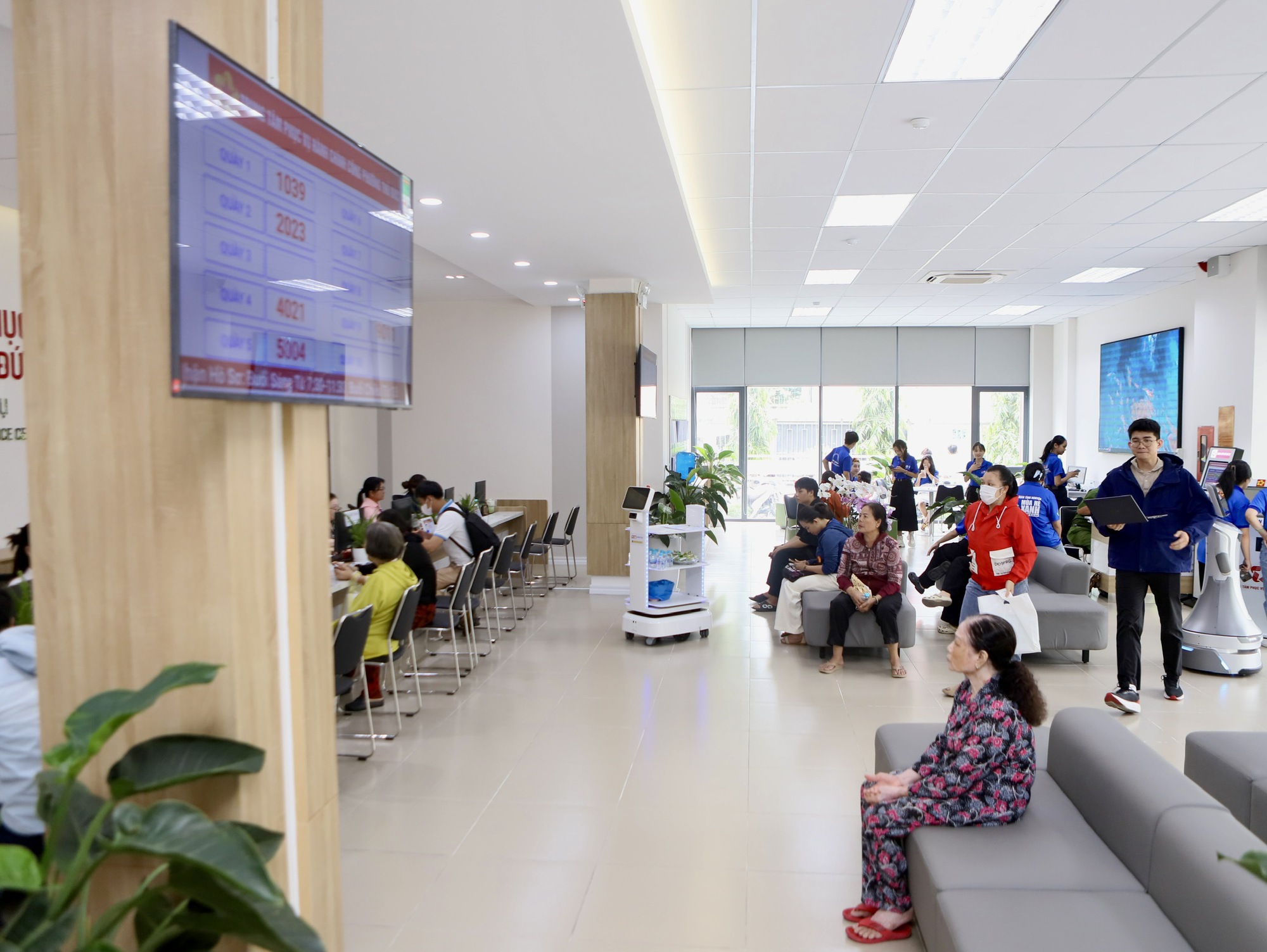 TP HCM triển khai thủ tục phi địa giới h&agrave;nh ch&iacute;nh tại Trung t&acirc;m phục vụ h&agrave;nh ch&iacute;nh c&ocirc;ng - Ảnh 2.