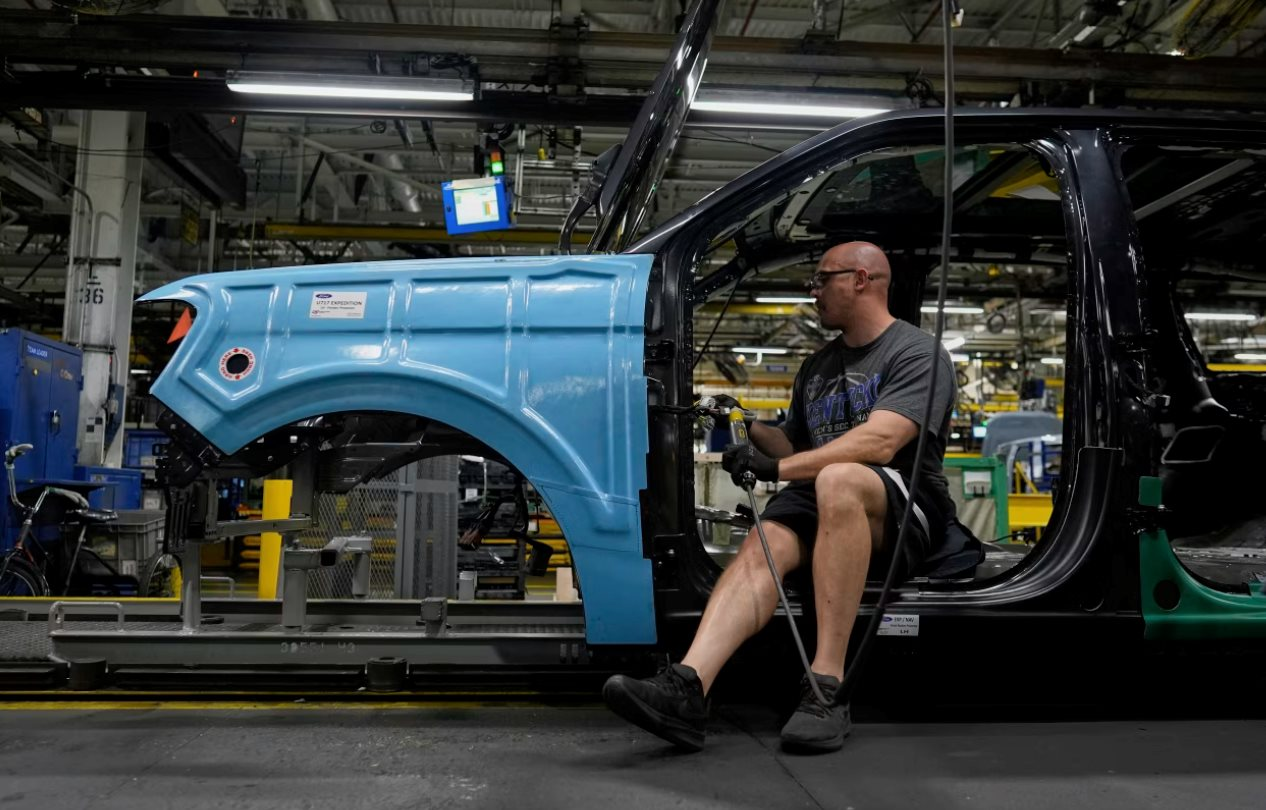 'Nỗi đau' của h&atilde;ng xe 'made in America': Chi ph&iacute; l&agrave;m 1 chiếc &ocirc; t&ocirc; đắt hơn 5.000 USD so với nơi kh&aacute;c - Ảnh 2.