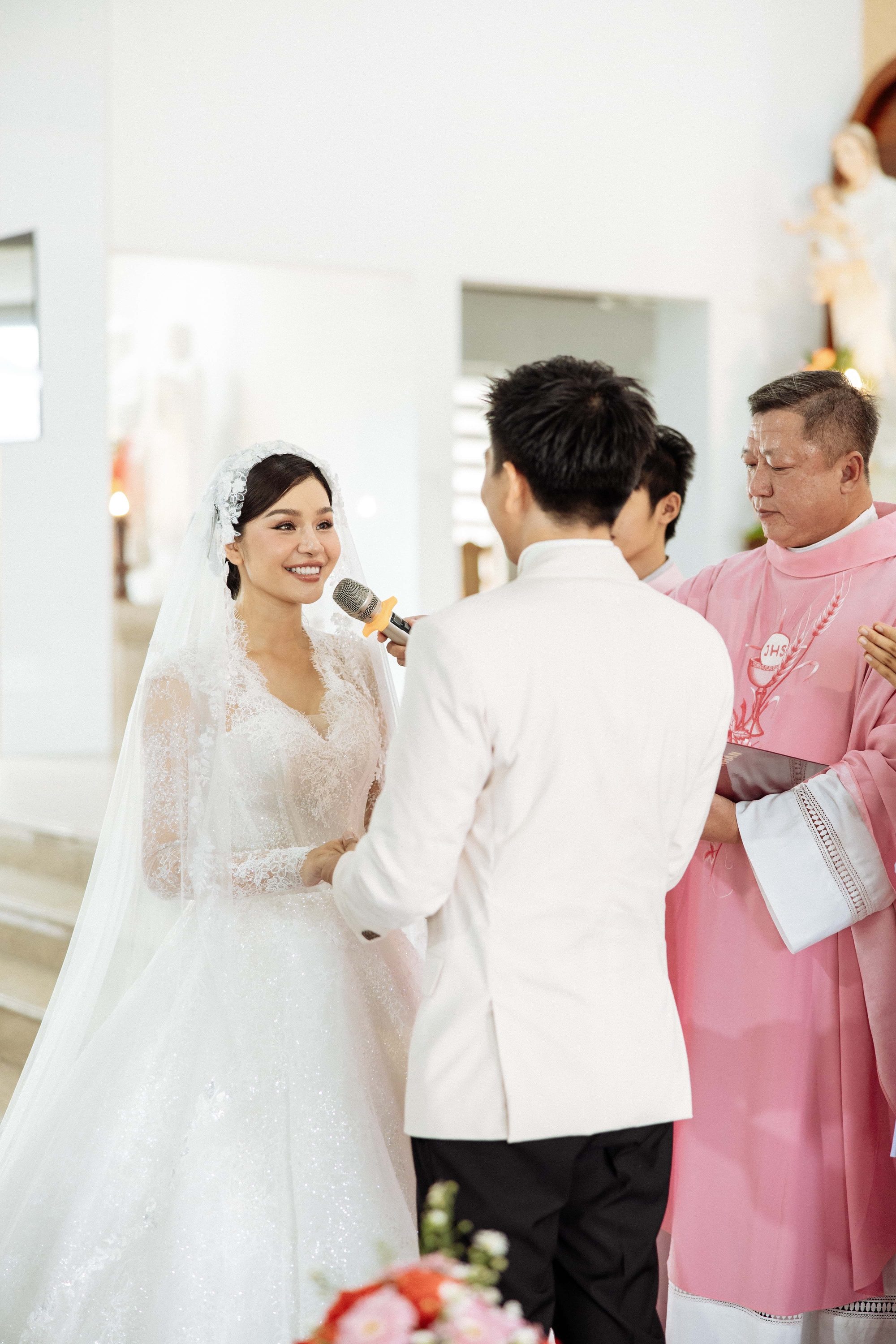 Cặp đôi người mẫu - diễn viên Vbiz bất ngờ tung ảnh cưới bí mật sau 5 năm hẹn hò - Ảnh 2. Cặp đôi người mẫu - diễn viên Vbiz bất ngờ tung ảnh cưới bí mật sau 5 năm hẹn hò - Ảnh 2.