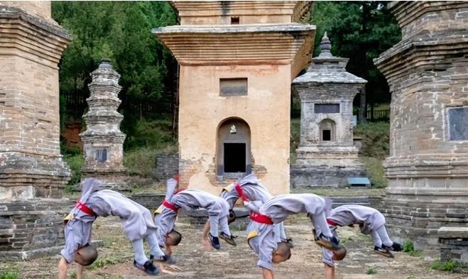 Ảnh hiếm 100 năm trước hé lộ 'hình dáng gốc' của Thiếu Lâm Tự: Sau biến cố bất ngờ đã hồi sinh từ tro tàn- Ảnh 18. Ảnh hiếm 100 năm trước hé lộ 'hình dáng gốc' của Thiếu Lâm Tự: Sau biến cố bất ngờ đã hồi sinh từ tro tàn- Ảnh 18.