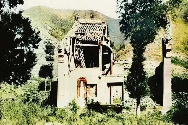 Ảnh hiếm 100 năm trước hé lộ 'hình dáng gốc' của Thiếu Lâm Tự: Sau biến cố bất ngờ đã hồi sinh từ tro tàn- Ảnh 6. Ảnh hiếm 100 năm trước hé lộ 'hình dáng gốc' của Thiếu Lâm Tự: Sau biến cố bất ngờ đã hồi sinh từ tro tàn- Ảnh 6.