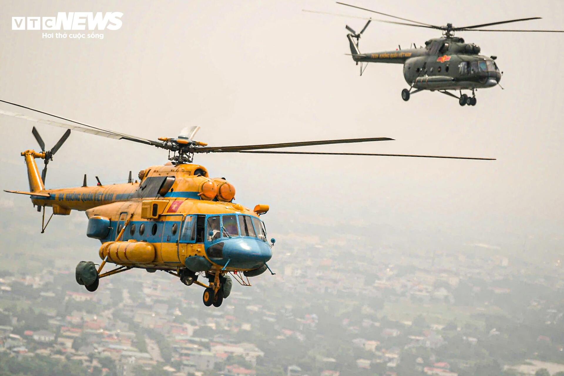 Trực thăng Mi - 8 , Mi - 17 luyện tập cho đại lễ Quốc khánh 2 / 9 tại Ba Đình - Ảnh 8. Trực thăng Mi - 8 , Mi - 17 luyện tập cho đại lễ Quốc khánh 2 / 9 tại Ba Đình - Ảnh 8.