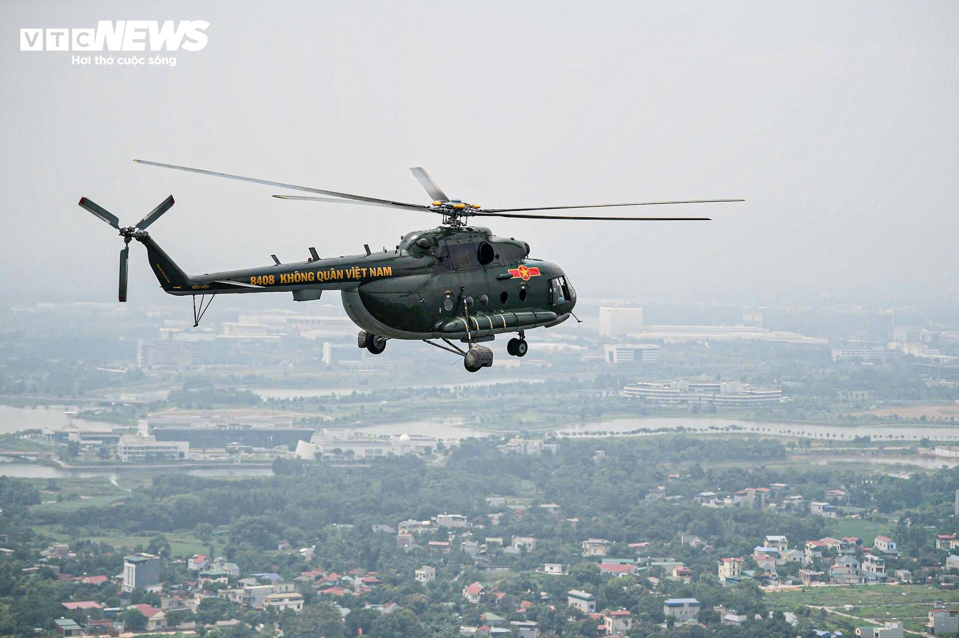 Trực thăng Mi - 8 , Mi - 17 luyện tập cho đại lễ Quốc khánh 2 / 9 tại Ba Đình - Ảnh 11. Trực thăng Mi - 8 , Mi - 17 luyện tập cho đại lễ Quốc khánh 2 / 9 tại Ba Đình - Ảnh 11.