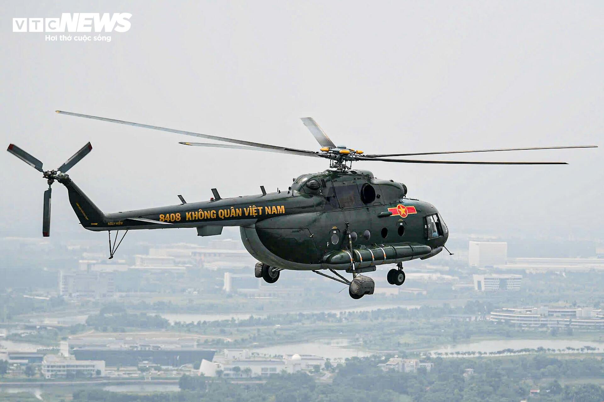 Trực thăng Mi - 8 , Mi - 17 luyện tập cho đại lễ Quốc khánh 2 / 9 tại Ba Đình - Ảnh 9. Trực thăng Mi - 8 , Mi - 17 luyện tập cho đại lễ Quốc khánh 2 / 9 tại Ba Đình - Ảnh 9.