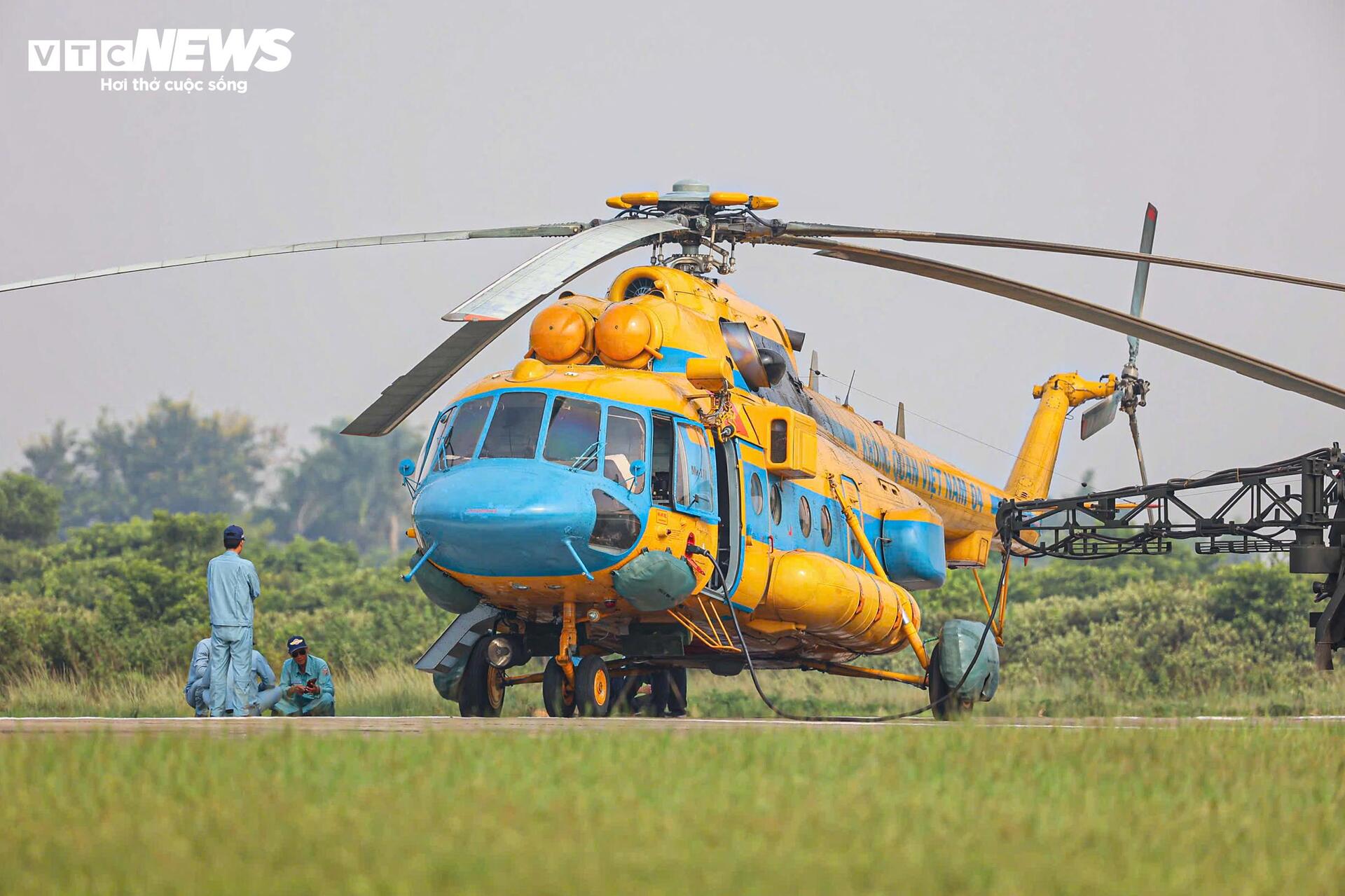 Trực thăng Mi - 8 , Mi - 17 luyện tập cho đại lễ Quốc khánh 2 / 9 tại Ba Đình - Ảnh 3. Trực thăng Mi - 8 , Mi - 17 luyện tập cho đại lễ Quốc khánh 2 / 9 tại Ba Đình - Ảnh 3.