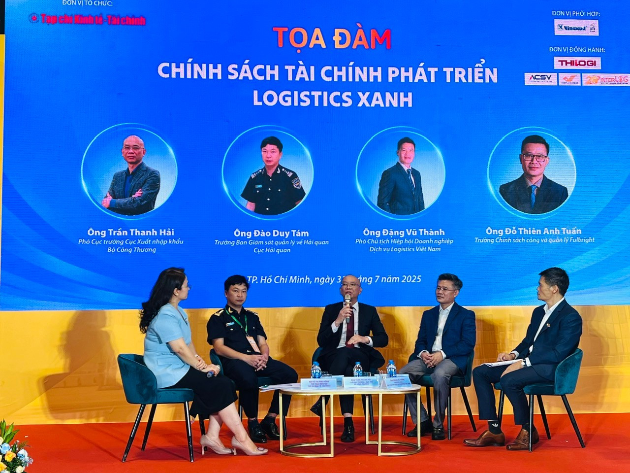 Công cụ 'chống sốc' của doanh nghiệp Việt khi kinh tế thế giới biến động
