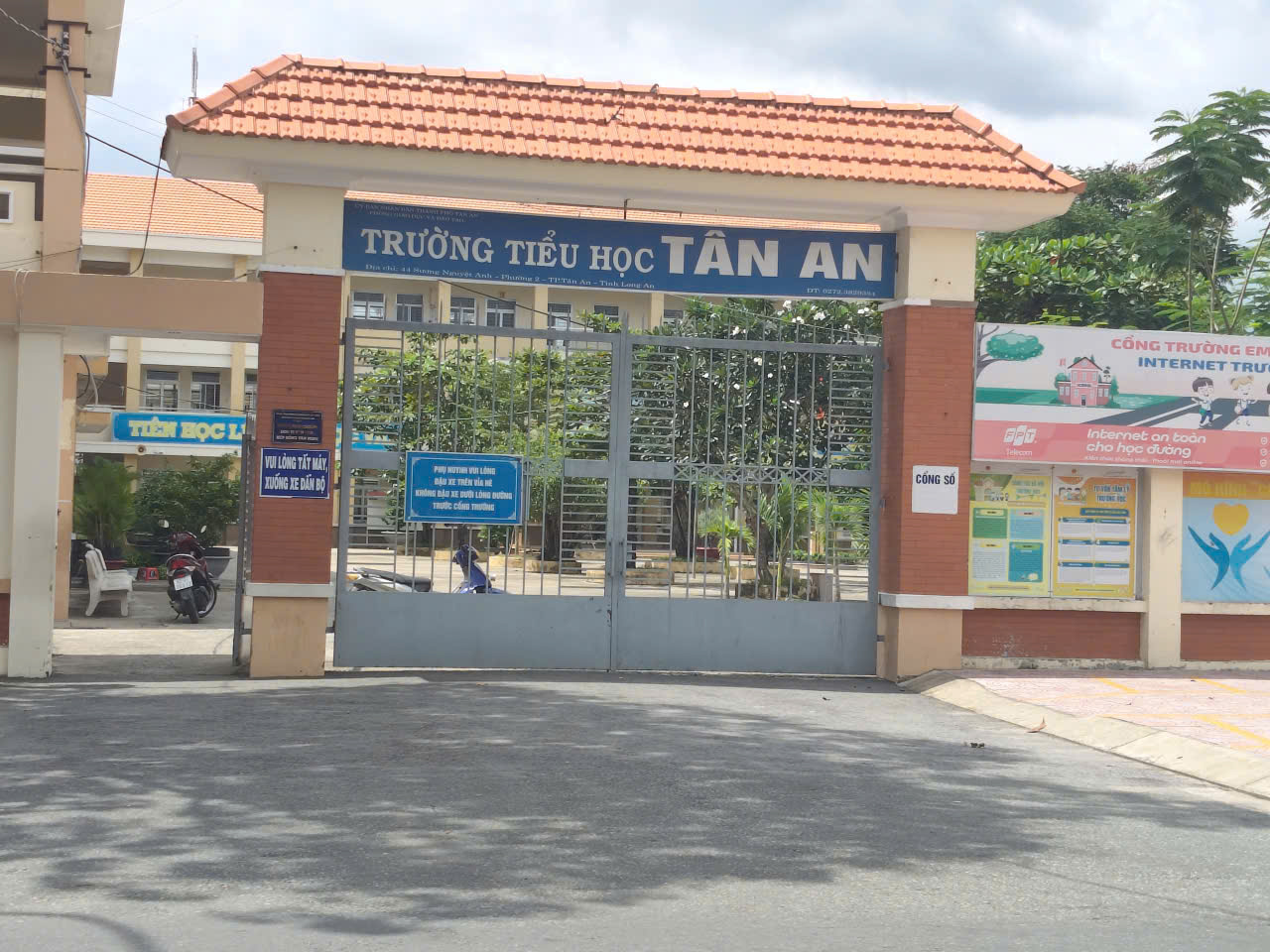 Sắp đến khai giảng, 1 trường tiểu học ở Tây Ninh lại gây bức xúc trong phụ huynh - Ảnh 1.