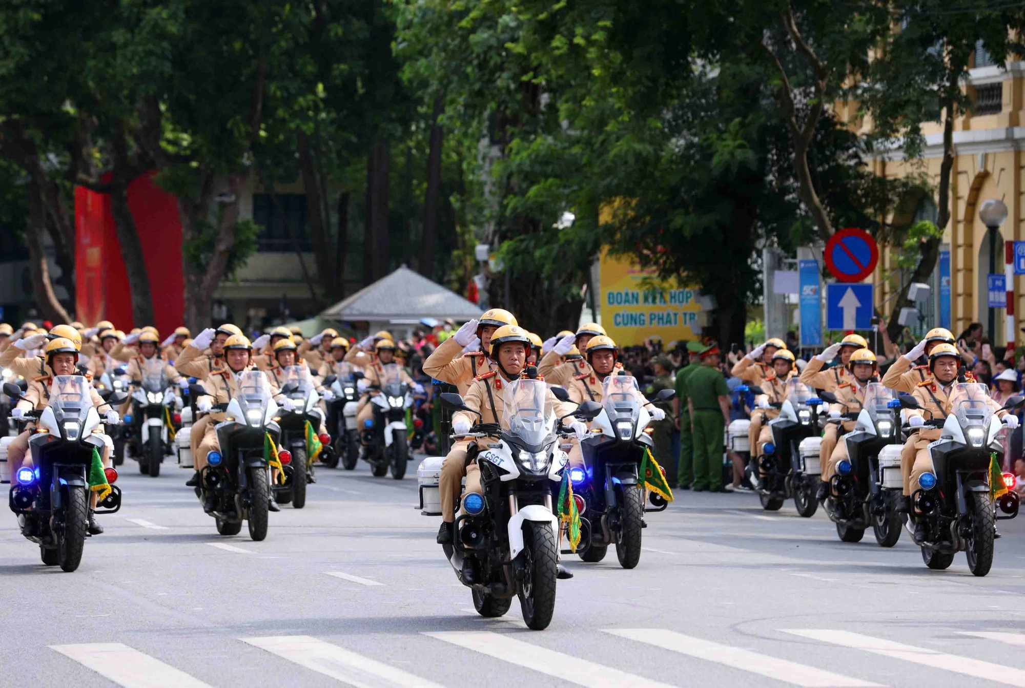 VIDEO: Cận cảnh dàn xe đặc chủng hiện đại của Công an Hà Nội- Ảnh 6. VIDEO: Cận cảnh dàn xe đặc chủng hiện đại của Công an Hà Nội- Ảnh 6.