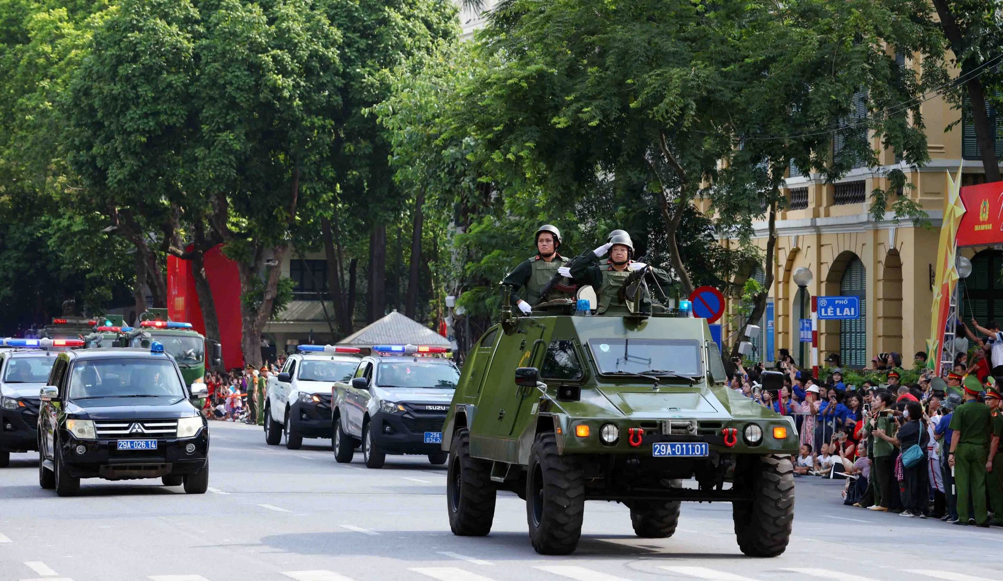 VIDEO: Cận cảnh dàn xe đặc chủng hiện đại của Công an Hà Nội- Ảnh 9. VIDEO: Cận cảnh dàn xe đặc chủng hiện đại của Công an Hà Nội- Ảnh 9.