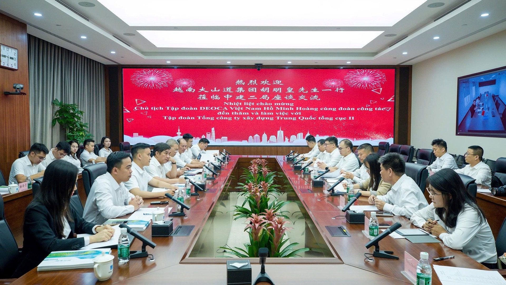 Nhiều doanh nghiệp Trung Quốc sang đề xuất hợp t&aacute;c tham gia c&aacute;c dự &aacute;n hạ tầng lớn của Việt Nam, nhưng Đ&egrave;o Cả c&oacute; một điều kiện đặc biệt - Ảnh 2.