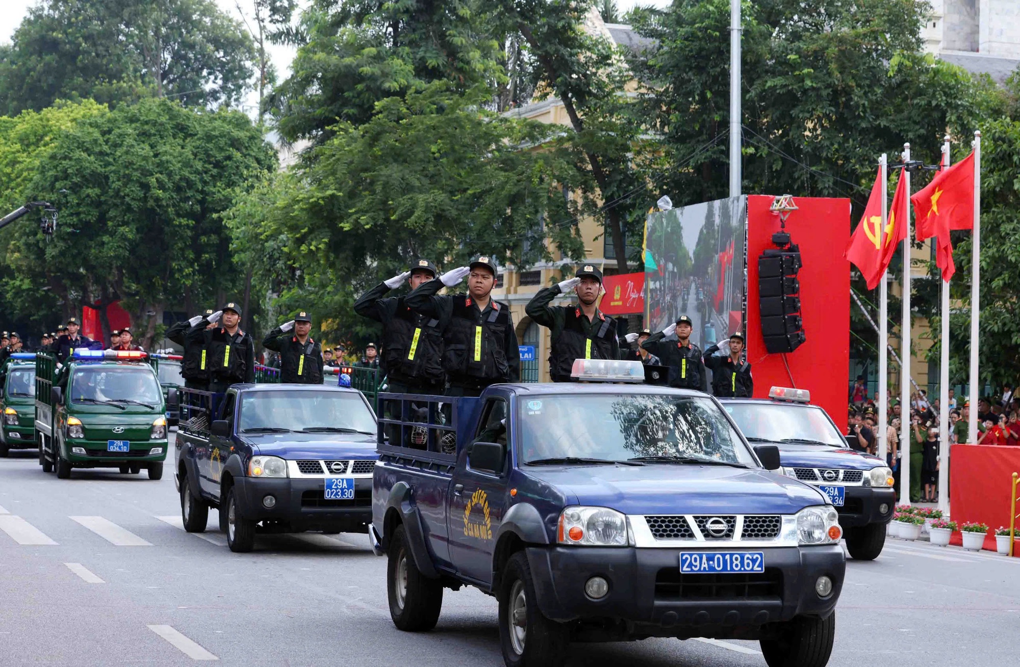 VIDEO: Cận cảnh dàn xe đặc chủng hiện đại của Công an Hà Nội- Ảnh 7. VIDEO: Cận cảnh dàn xe đặc chủng hiện đại của Công an Hà Nội- Ảnh 7.