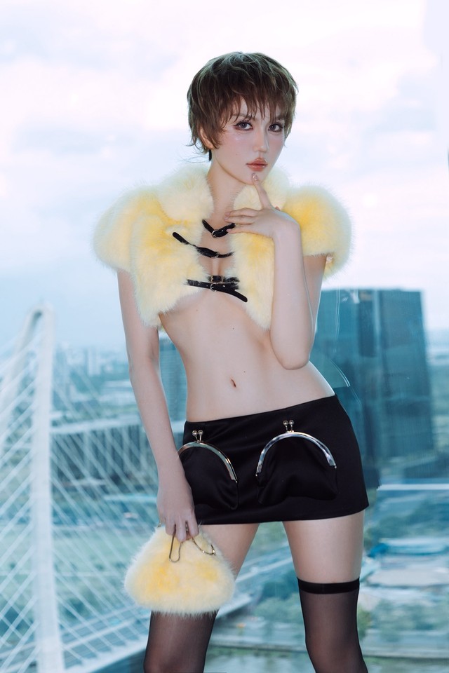 Gần 3 triệu người d&aacute;n mắt xem clip Ngọc Trinh thả d&aacute;ng đồng hồ c&aacute;t, body v&ograve;ng n&agrave;o ra v&ograve;ng nấy miễn ch&ecirc; - Ảnh 6.