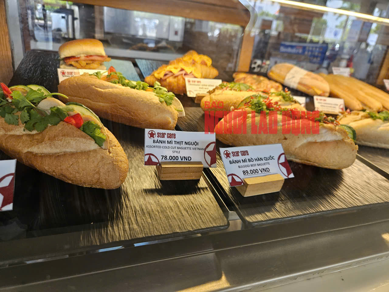 Chủ đầu tư sân bay Tân Sơn Nhất nói gì về giá phở, mì gói cao gấp nhiều lần bên ngoài?- Ảnh 2. Chủ đầu tư sân bay Tân Sơn Nhất nói gì về giá phở, mì gói cao gấp nhiều lần bên ngoài?- Ảnh 2.