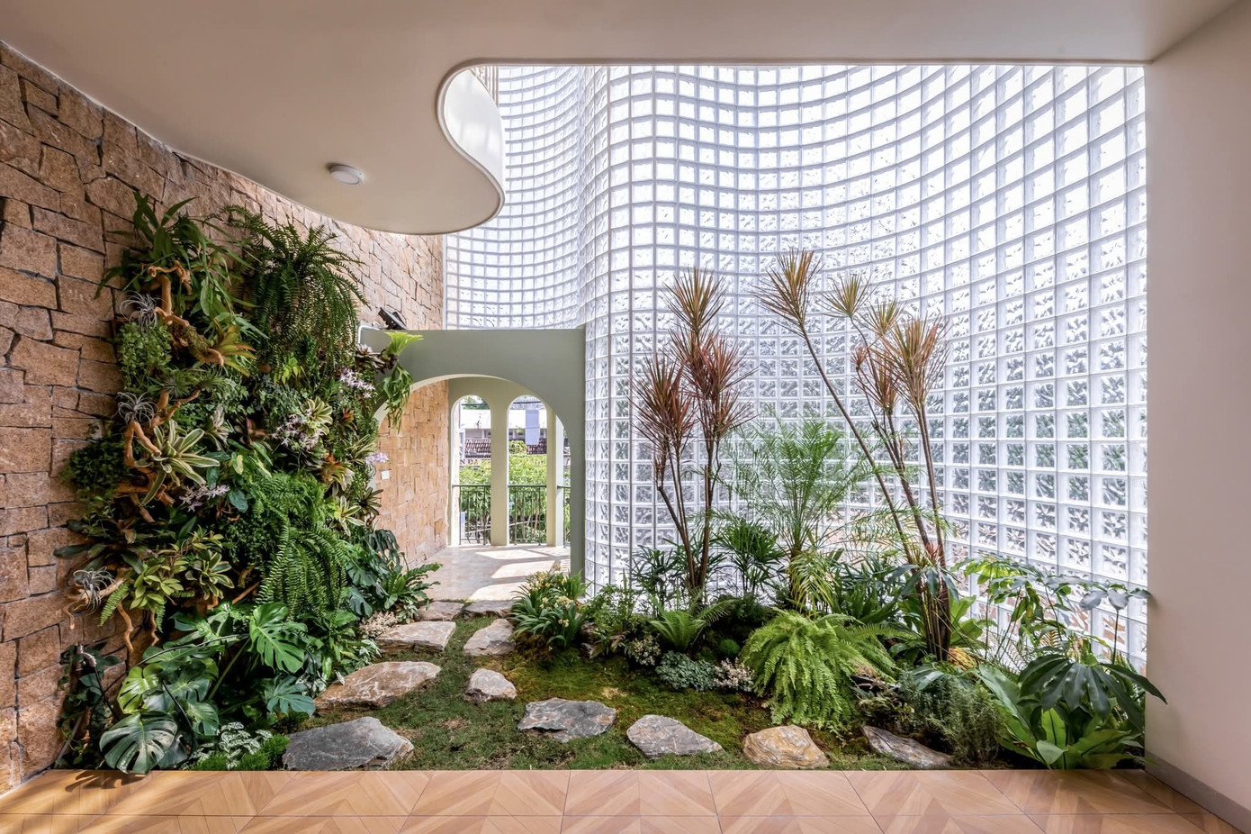 Chi&ecirc;m ngưỡng ng&ocirc;i nh&agrave; c&oacute; mặt tiền từ 3000 vi&ecirc;n gạch k&iacute;nh - Ảnh 3.