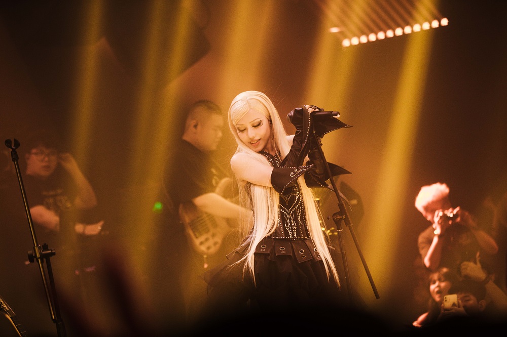 Phùng Khánh Linh giới thiệu ca khúc mới trong mini concert tại TPHCM- Ảnh 7.