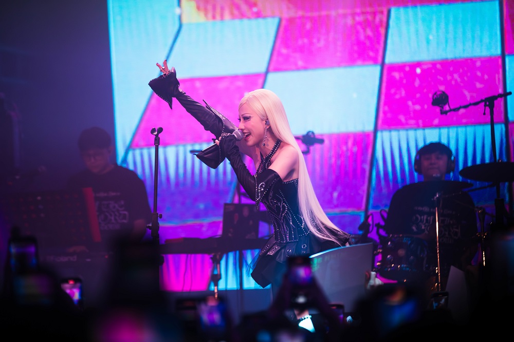 Phùng Khánh Linh giới thiệu ca khúc mới trong mini concert tại TPHCM- Ảnh 8.