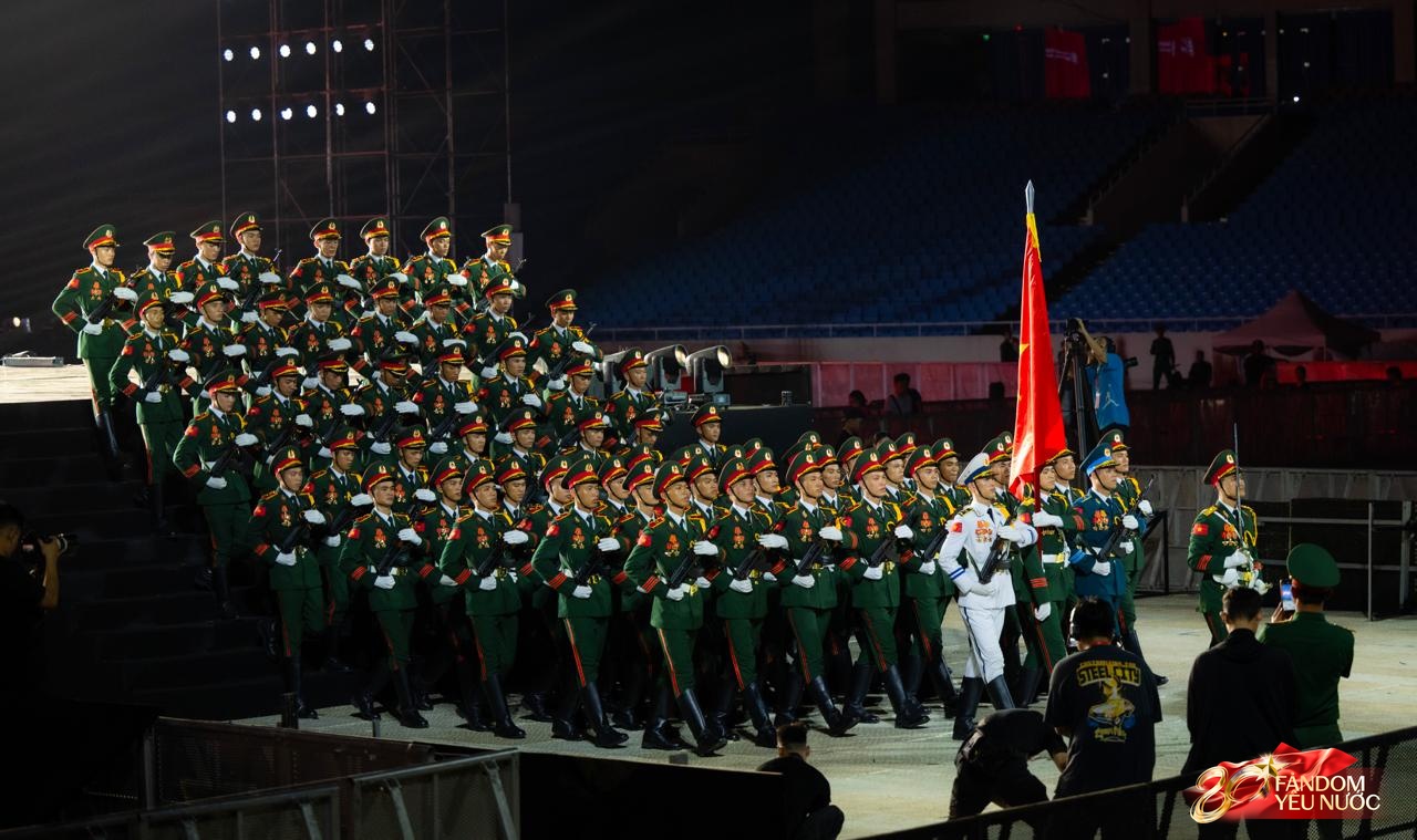 Hé lộ khoảnh khắc 68 quân nhân tập luyện cho concert quốc gia Tổ quốc trong tim - Ảnh 7.