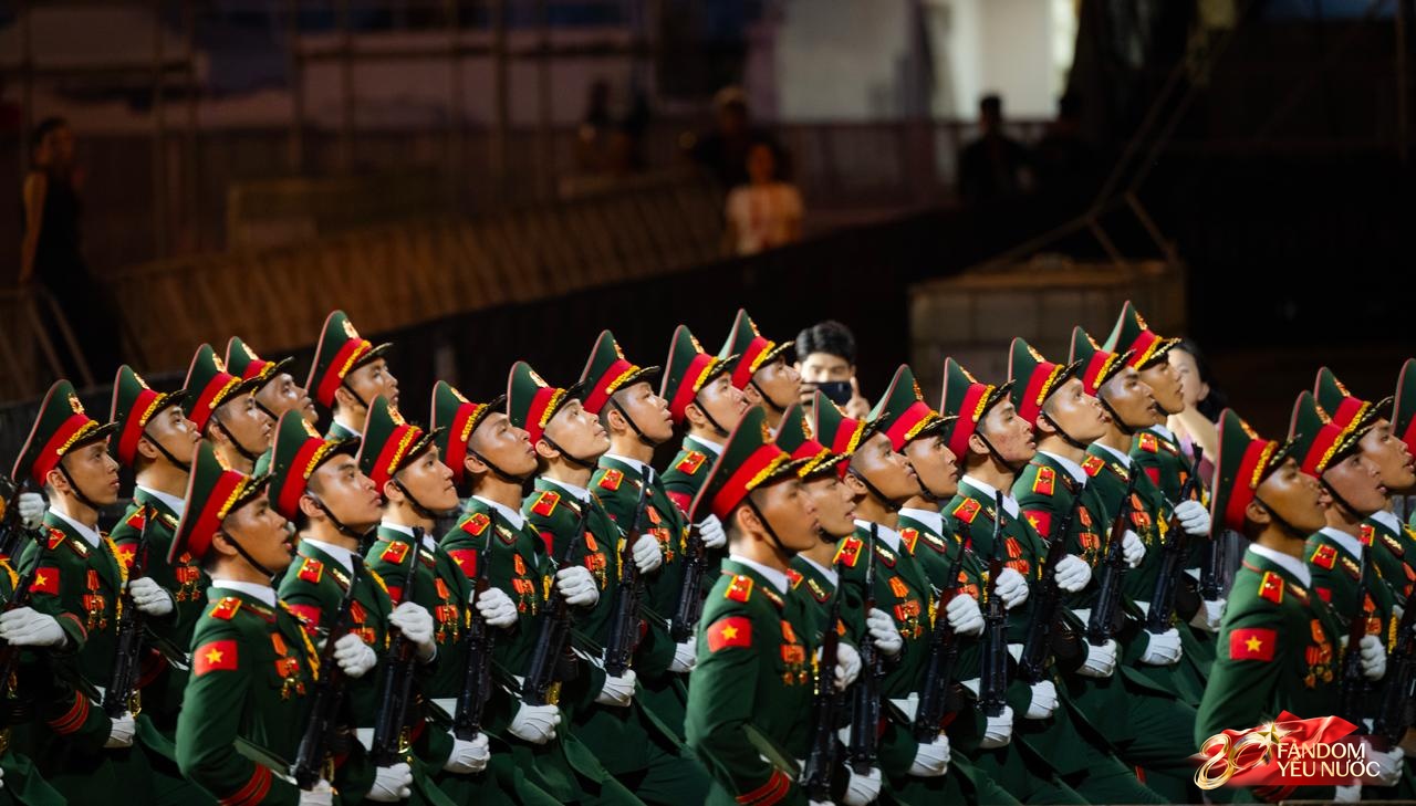 Hé lộ khoảnh khắc 68 quân nhân tập luyện cho concert quốc gia Tổ quốc trong tim - Ảnh 4.