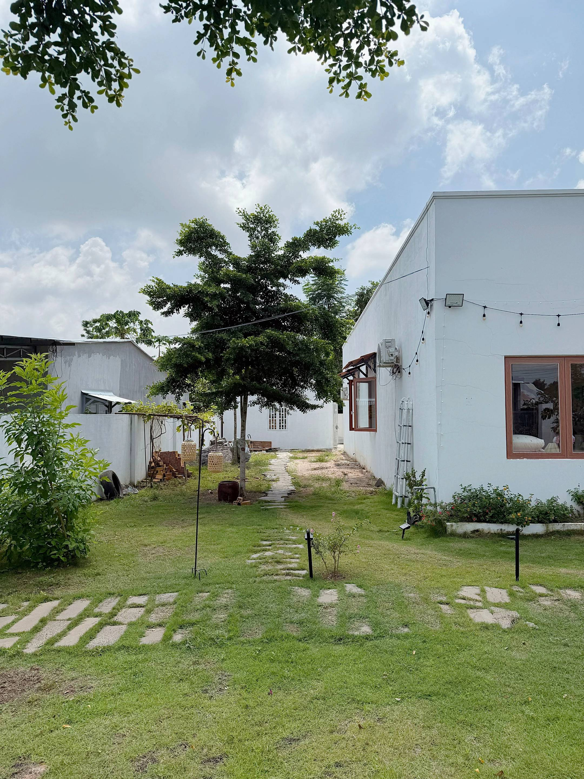 Vợ chồng trẻ xây nhà rộng 80m2, chi phí hết chưa đến 500 triệu, rẻ đến mức ai cũng giật mình!- Ảnh 2. Vợ chồng trẻ xây nhà rộng 80m2, chi phí hết chưa đến 500 triệu, rẻ đến mức ai cũng giật mình!- Ảnh 2.