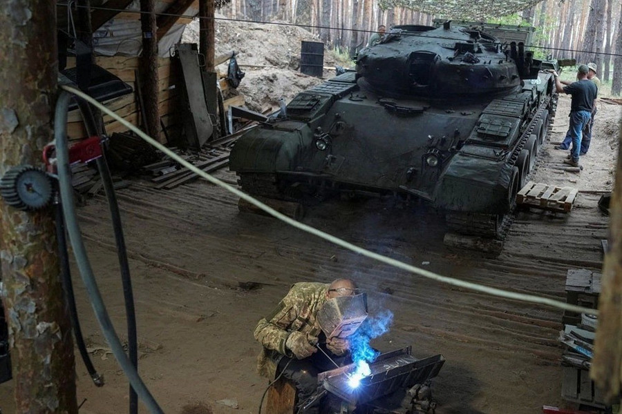 Ph&aacute;o tự h&agrave;nh 2S19 Msta - S với th&aacute;p ph&aacute;o T - 72 xuất hiện tr&ecirc;n chiến trường Ukraine - Ảnh 1.