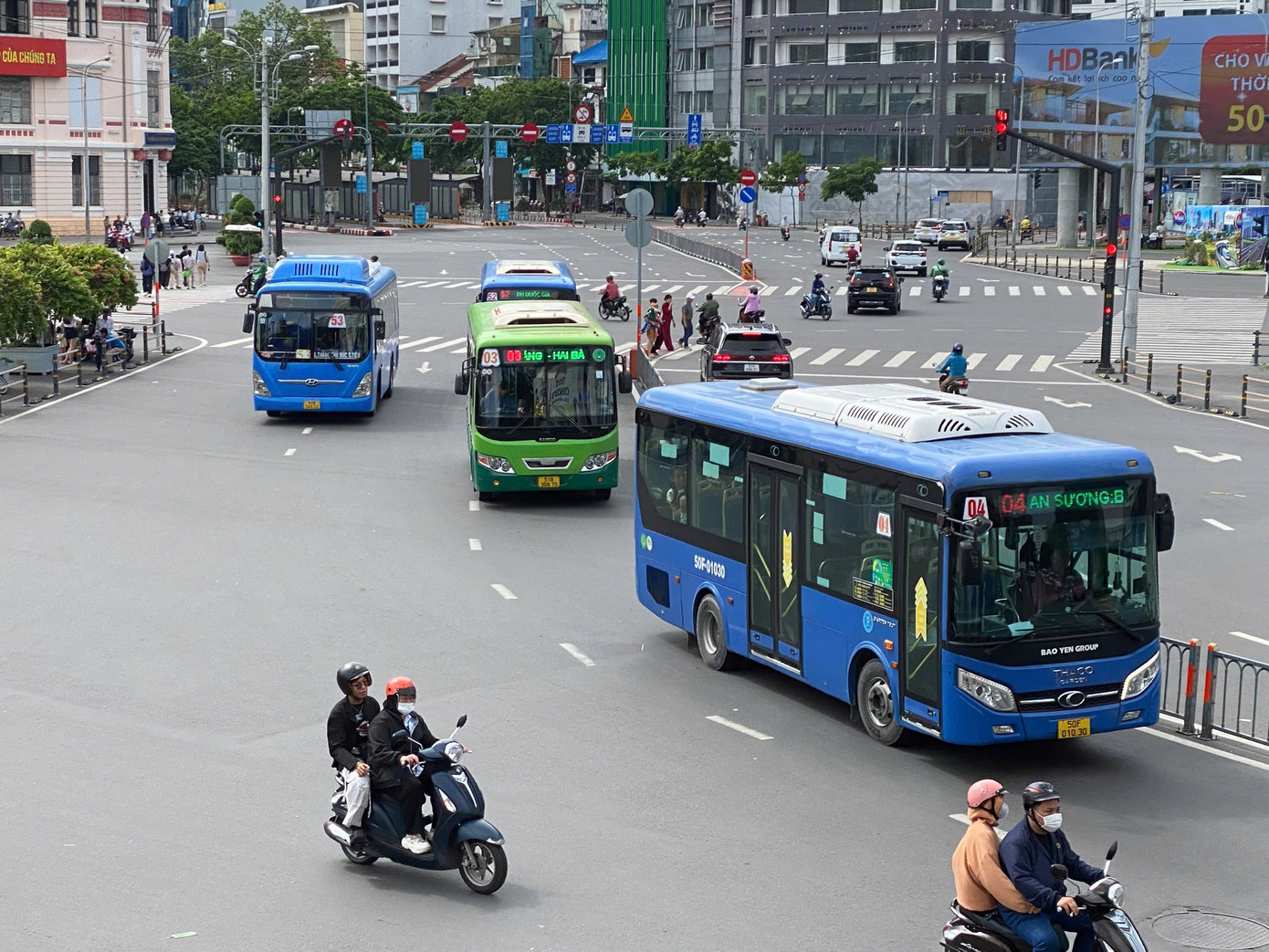 Hạn chế xe xăng, TPHCM bổ sung 72 tuyến xe bu&yacute;t v&agrave; 8.000 xe đạp c&ocirc;ng cộng - Ảnh 1.