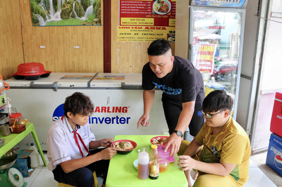 Ấm &aacute;p t&ocirc; m&igrave; 1.000 đồng- Ảnh 2.