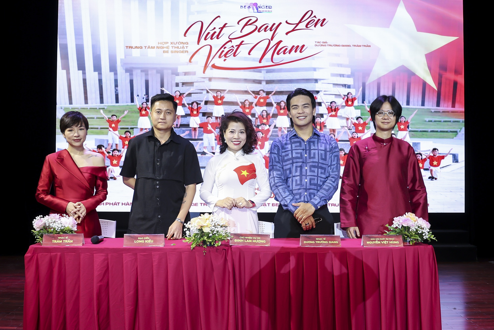 50 giọng hát nhí hòa ca "Vút bay lên Việt Nam"- Ảnh 2.