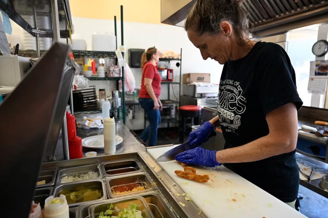 Tiếng kêu cứu của các nhà hàng tại Mỹ: Chi phí tăng, khách hàng than đắt, còn lựa chọn nào ngoài đóng cửa? - Ảnh 3.