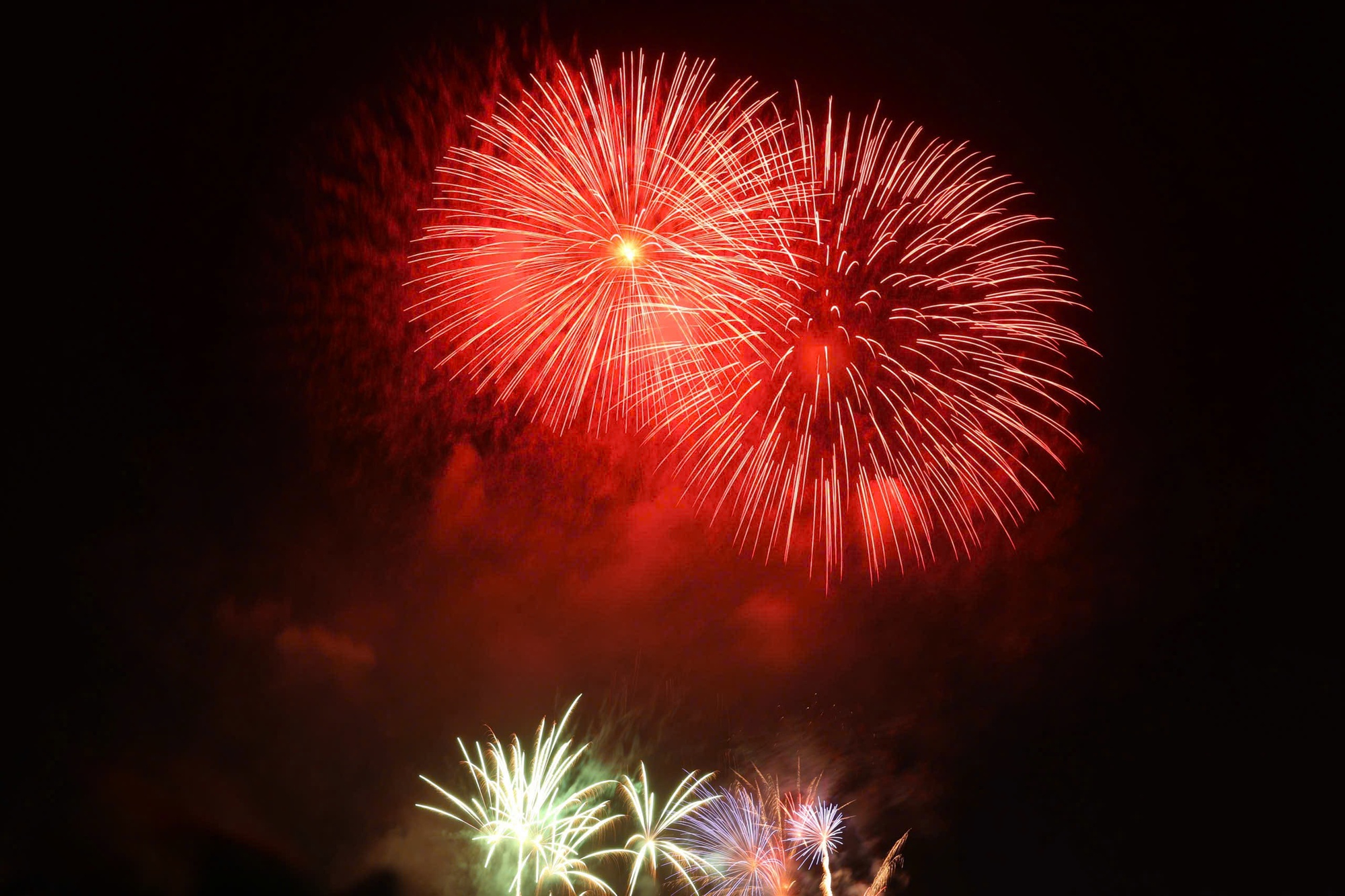 Pháo hoa Mỹ Đình rực rỡ trong đêm hội kỷ niệm 80 năm Cách mạng Tháng Tám - Ảnh 6.