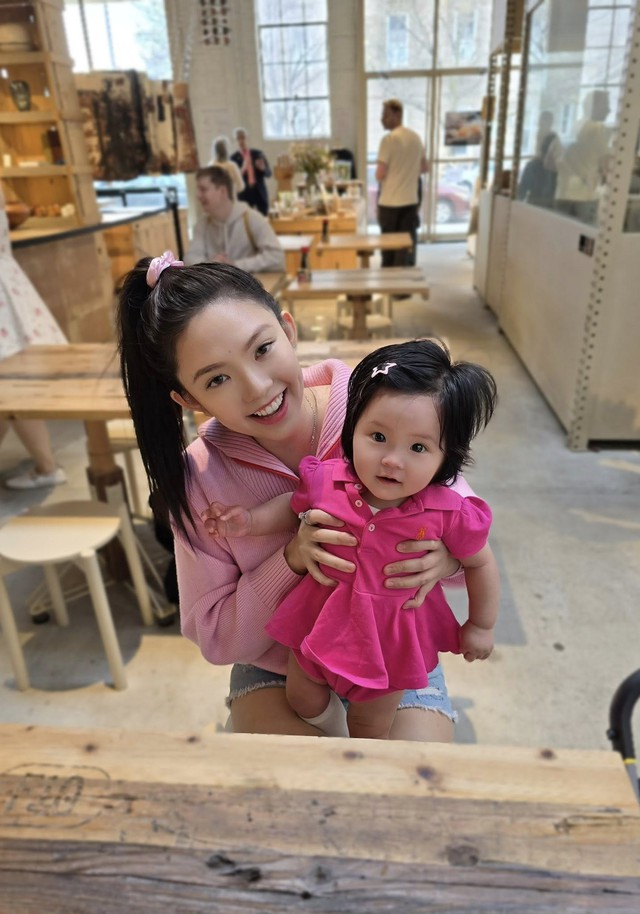 C&ocirc; d&acirc;u An Giang từng l&ecirc;n b&aacute;o Mỹ kể h&agrave;nh tr&igrave;nh bỉm sữa nơi đất kh&aacute;ch: Điều xa hoa nhất l&agrave; lần đầu &ocirc;m con trong tay- Ảnh 5.