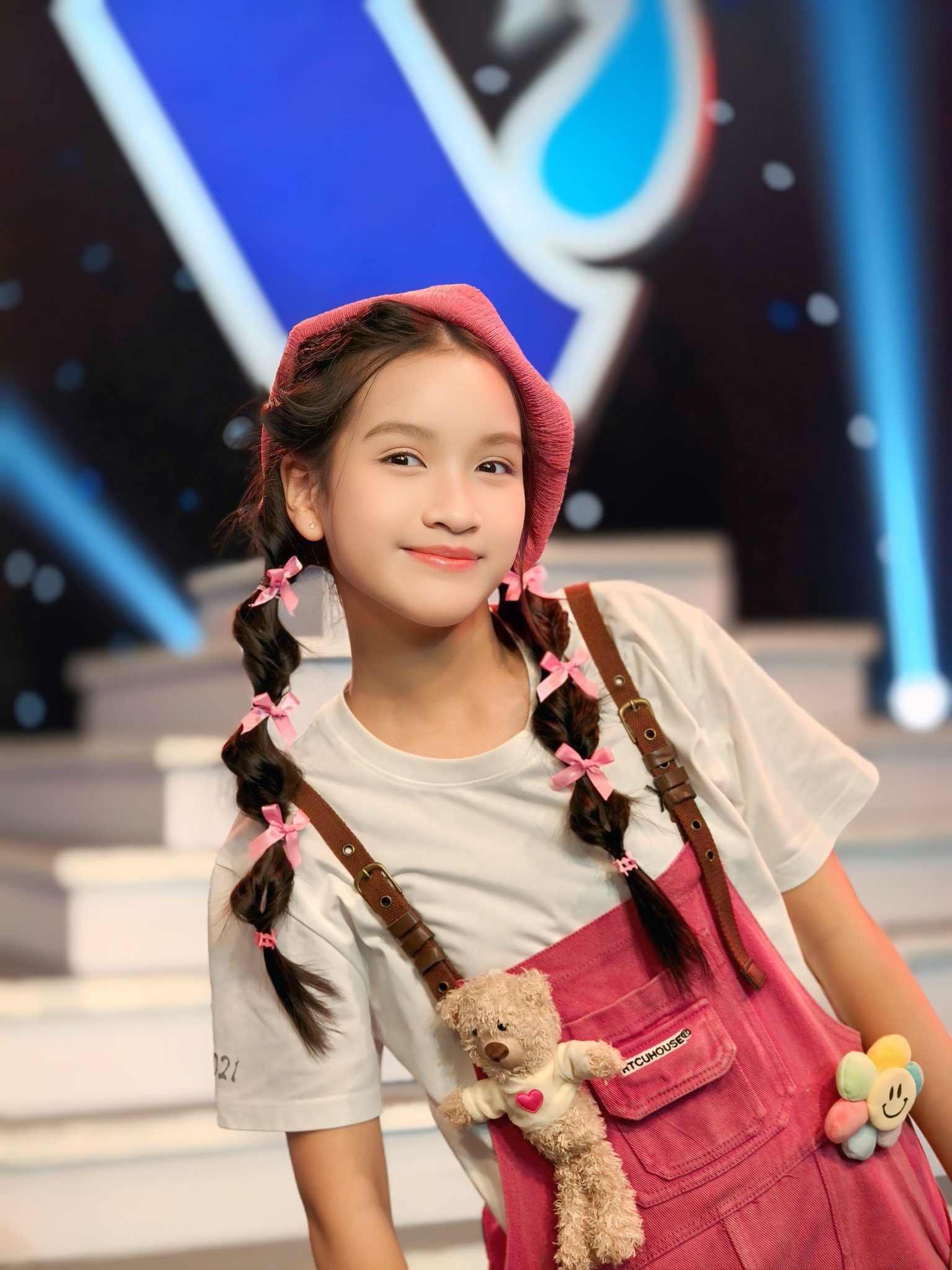 Cô bé Hà Nội SN 2012 cất giọng hát làm 50.000 rung tim giữa concert Quốc gia là ai?- Ảnh 9. Cô bé Hà Nội SN 2012 cất giọng hát làm 50.000 rung tim giữa concert Quốc gia là ai?- Ảnh 9.