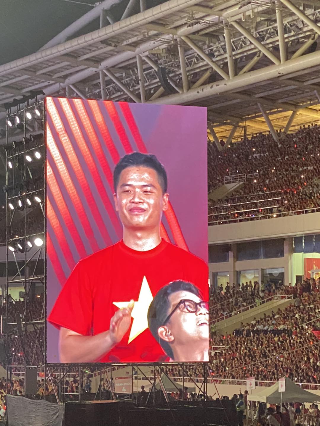 Quang Hải dẫn Chu Thanh Huyền đến dự concert, m&agrave;n đọ sắc với &Aacute;nh Vi&ecirc;n đời thực g&acirc;y sốt!- Ảnh 2.