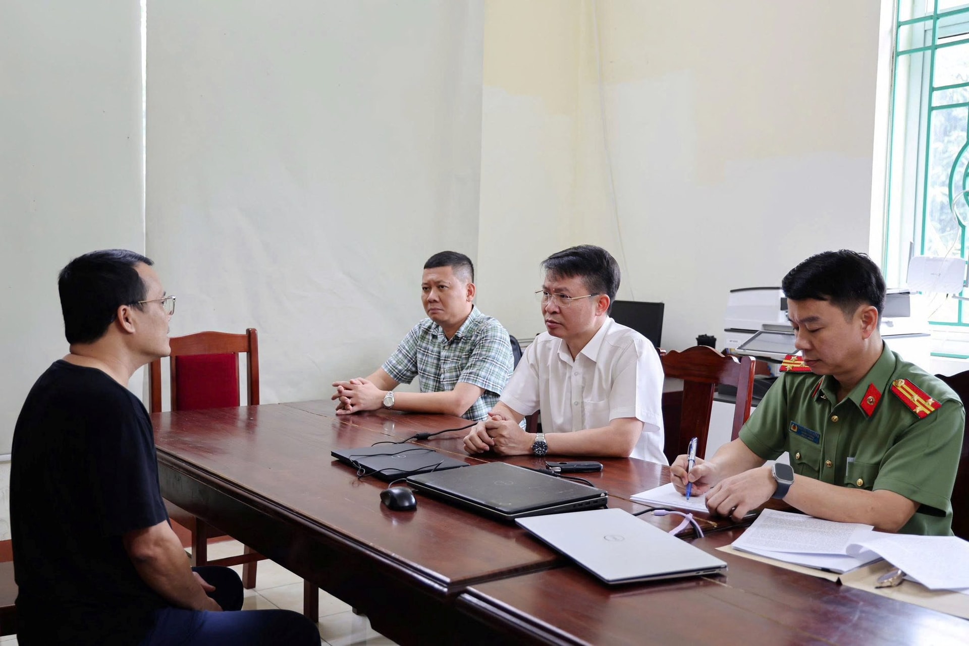 Những người liên quan sàn giao dịch tiền ảo này cần nhanh chóng đến Cơ quan Công an trình báo - Ảnh 1.